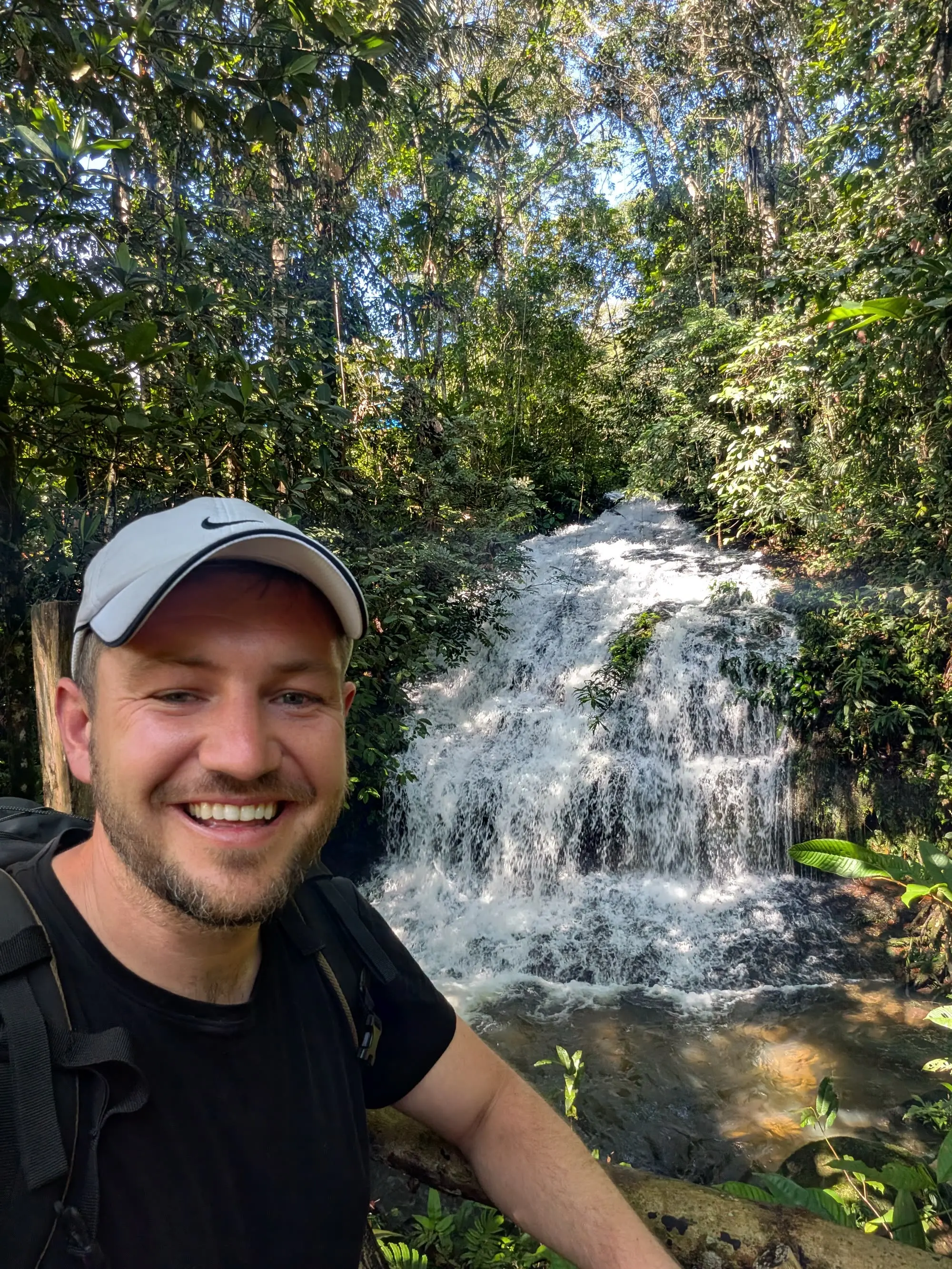 A small lush waterfall on the quebrada near Huaca Huaca