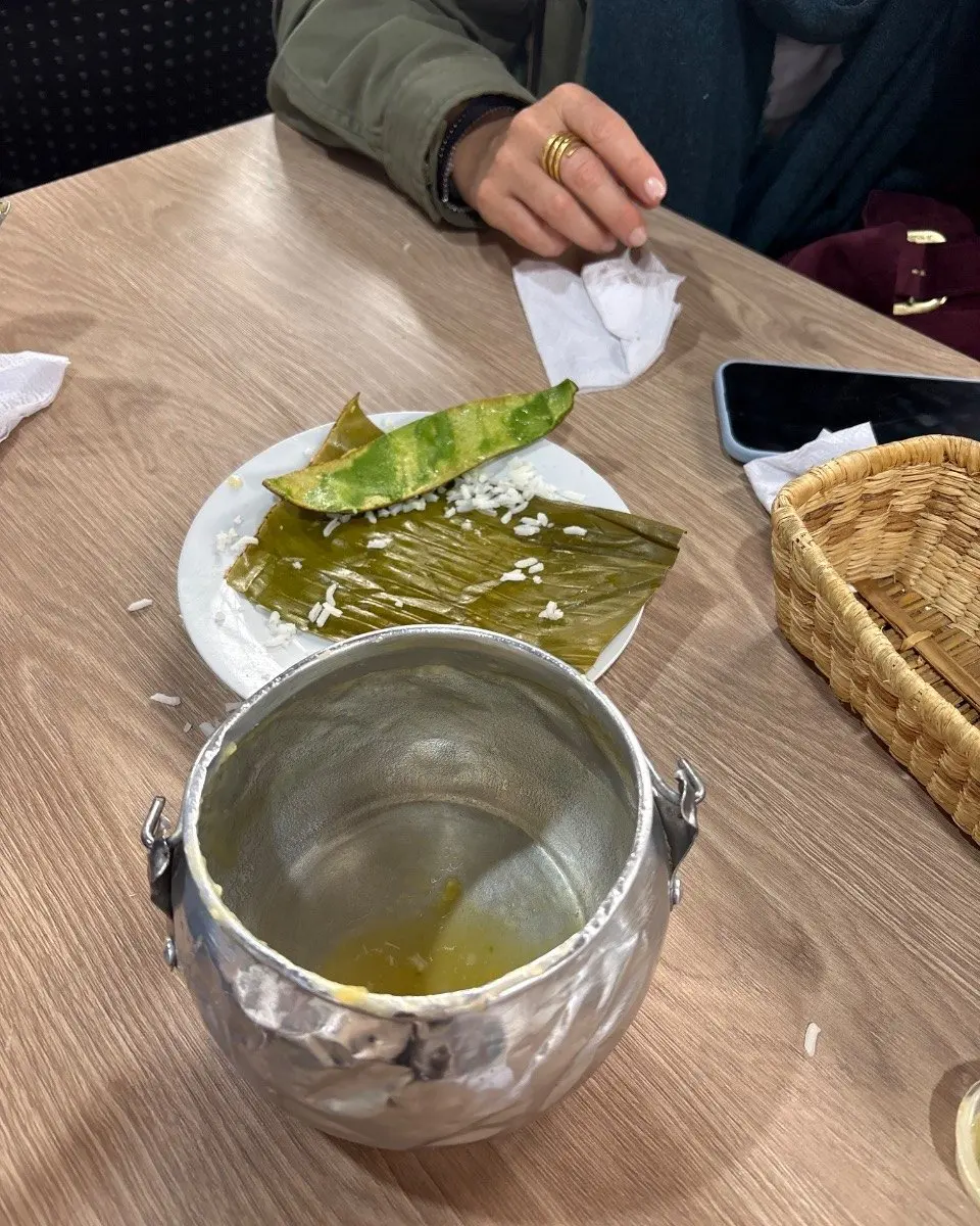 An empty ajiaco pot on a market table